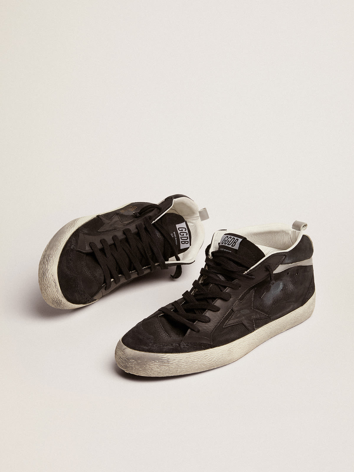 Sneaker Mid Star in nabuk nero con stella in pelle nera e virgola in pelle laminata color argento