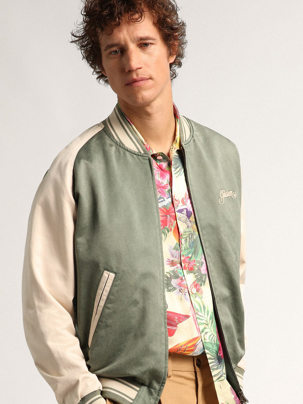 Bomber Eric verde militare e bianco Collezione Journey dall'effetto lived-in con ricamo a contrasto sul retro