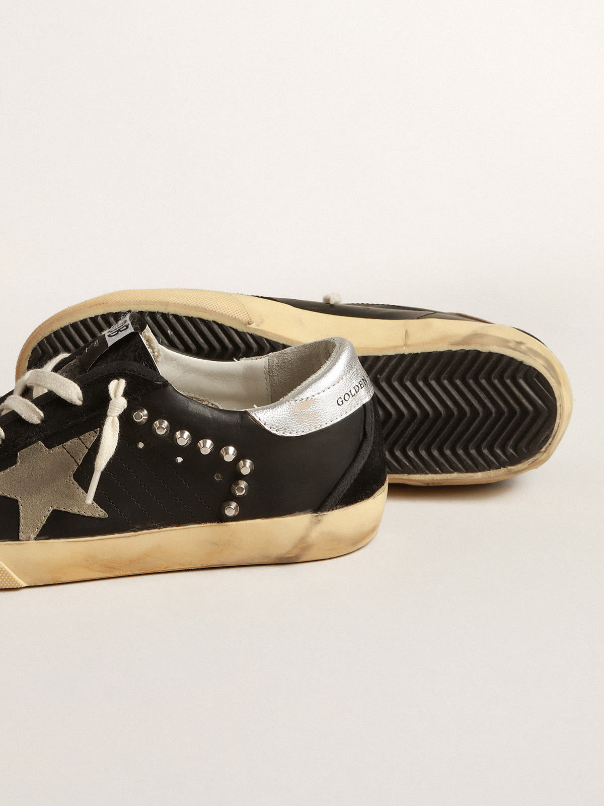 Super-Star Uomo in pelle e suede neri con borchie color argento