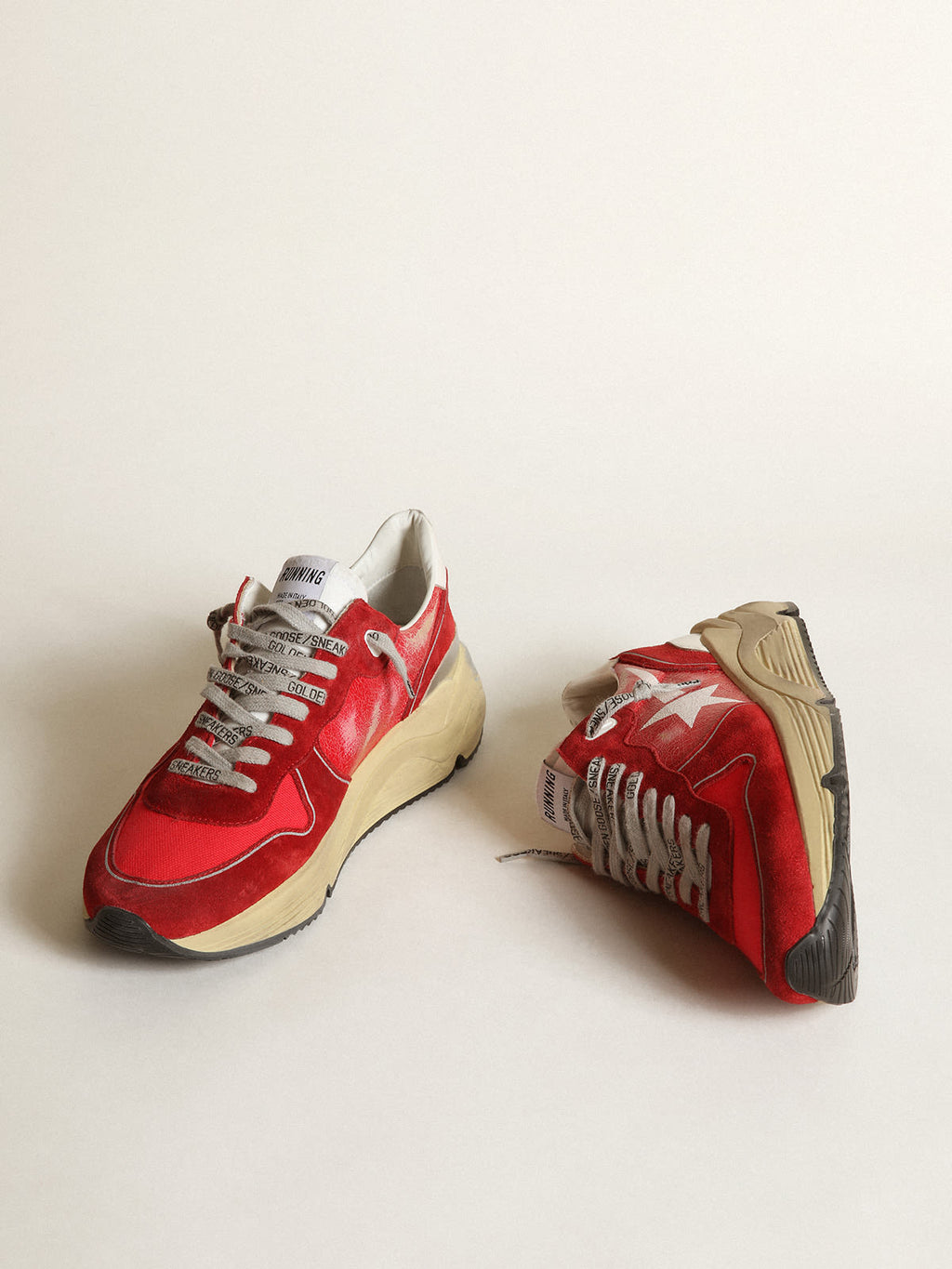 Sneaker Running Sole in pelle cracklé rossa con inserti in suede rosso e stella bianca serigrafata