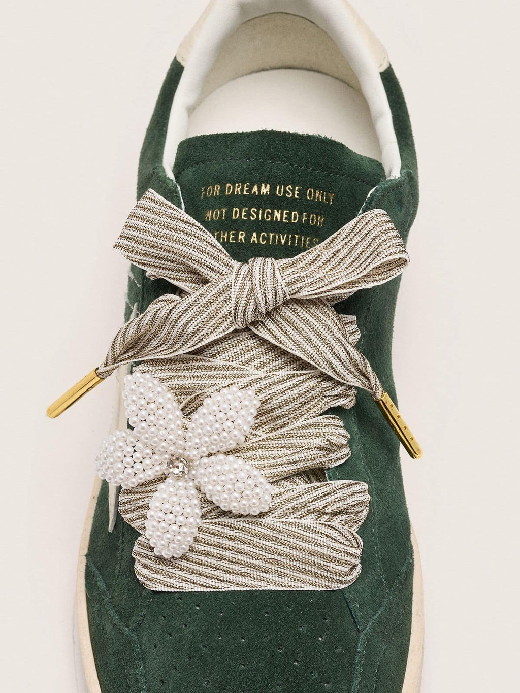 Skins "Vintage" white and beige striped laces with flower-shaped charm