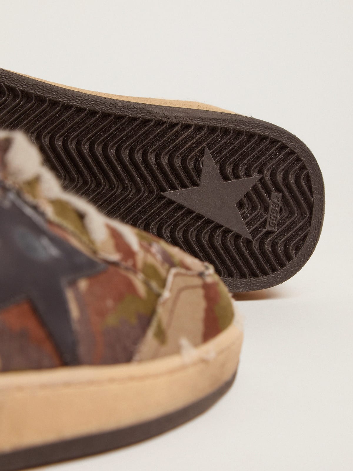 Sneaker Ball Star in tessuto ripstop camouflage con stella in pelle blu notte e talloncino in pelle laminata rossa