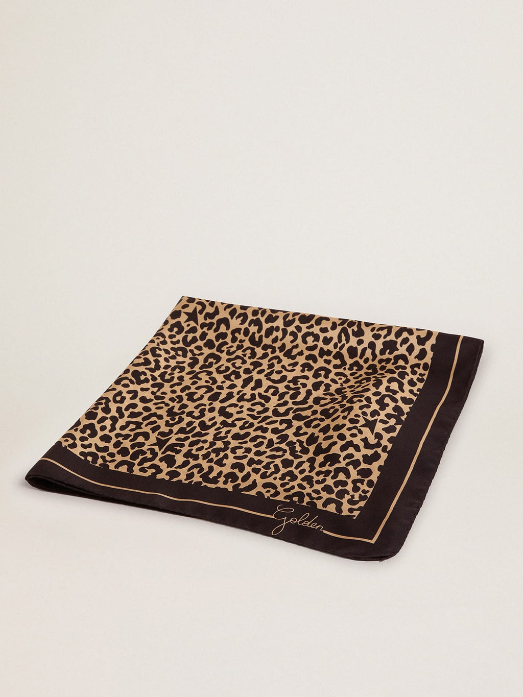 Foulard Collezione Golden di colore nero con stampa leopardata