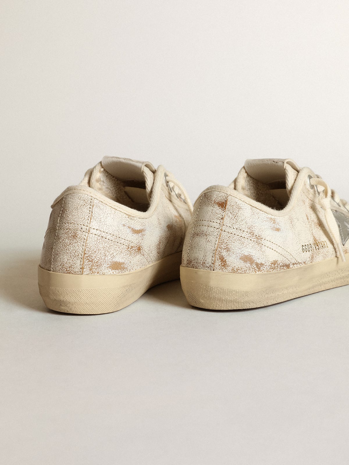Sneaker V-Star in pelle lucida bianca con stella in pelle laminata color argento