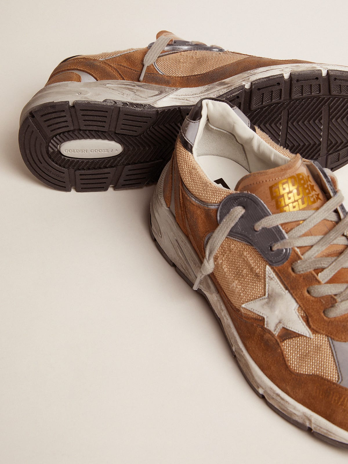 Sneaker Dad-Star in rete e suede color tabacco con stella in pelle bianca e talloncino in pelle nera