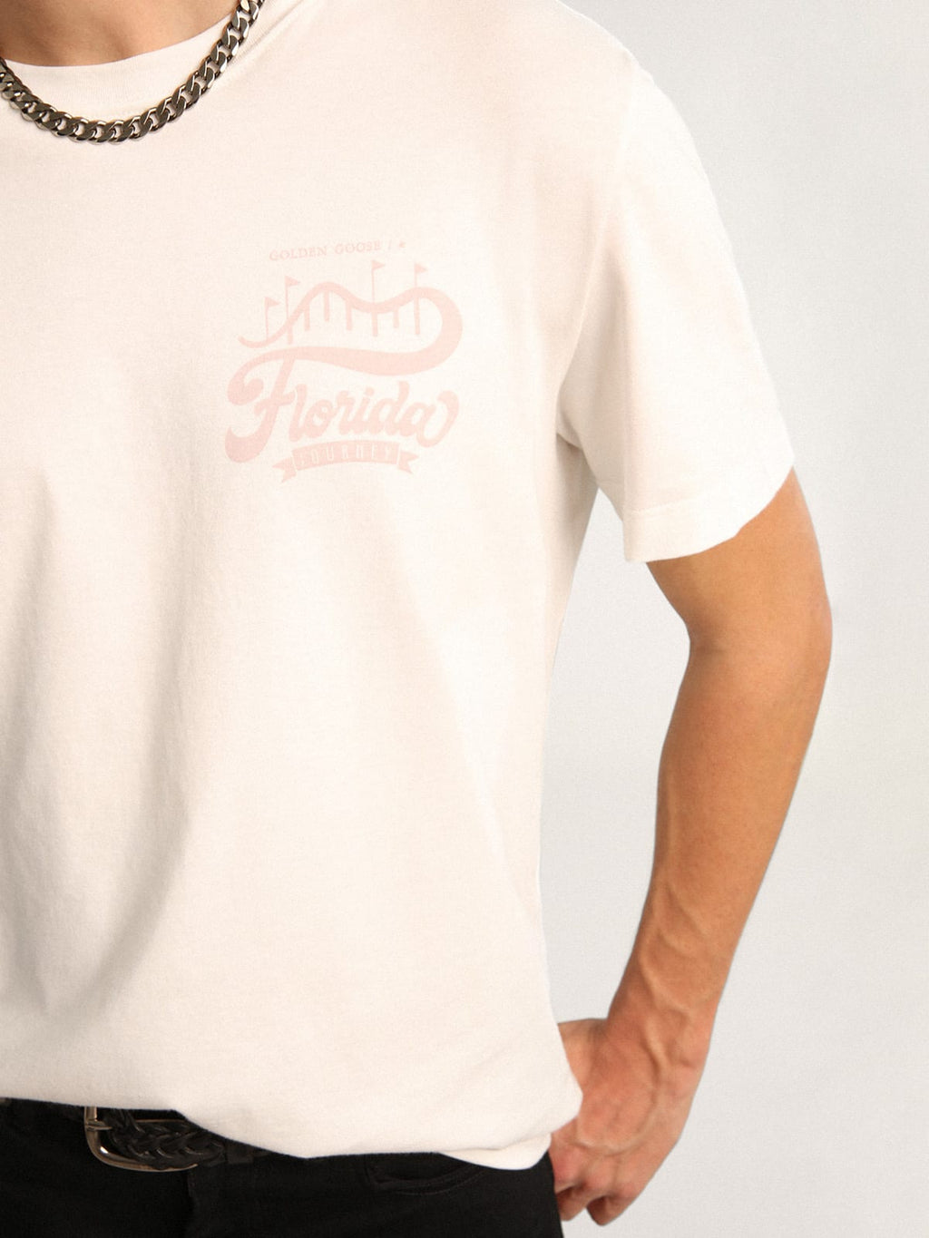 T-shirt bianca Collezione Journey con doppia stampa di colore lilla