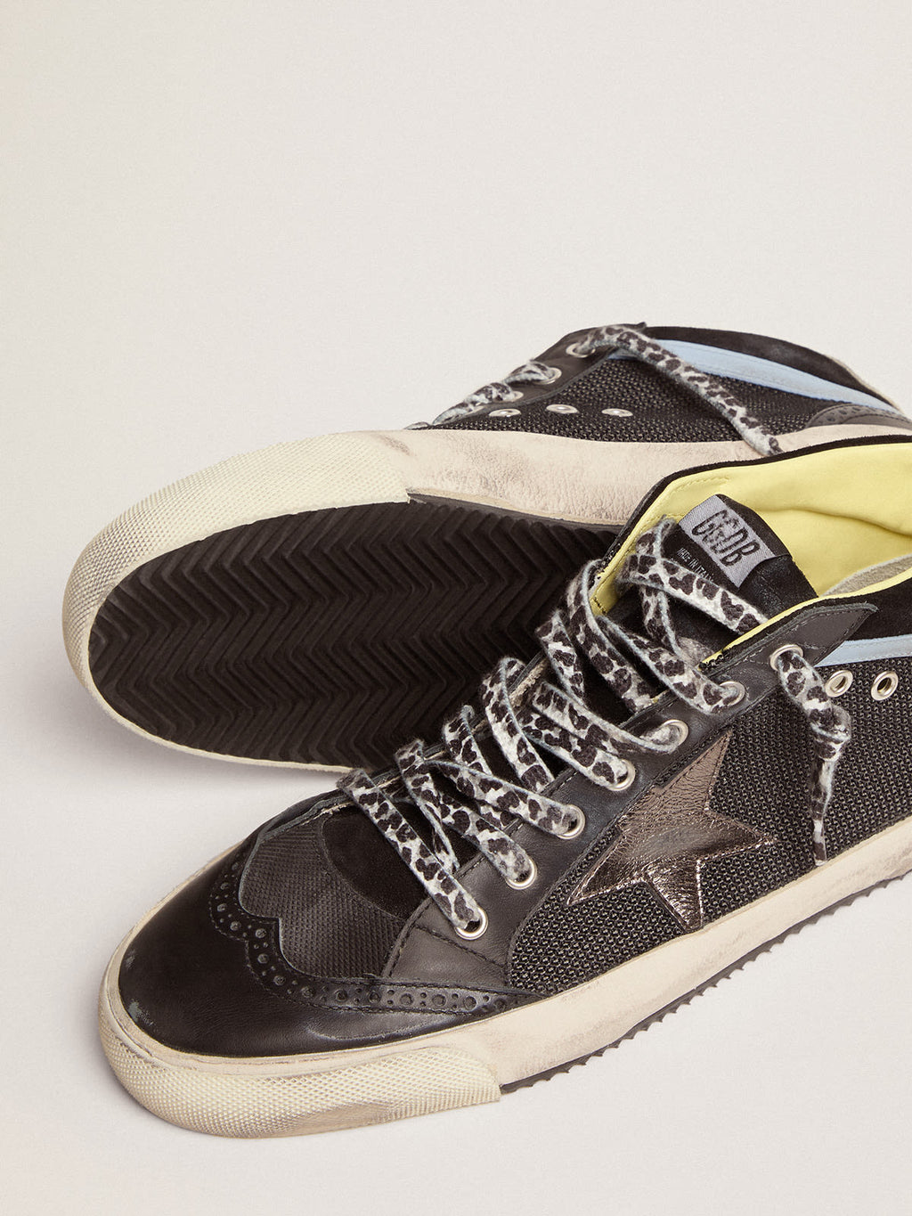 Sneaker Mid Star LTD in rete e pelle nera con stella in pelle laminata grigio scuro
