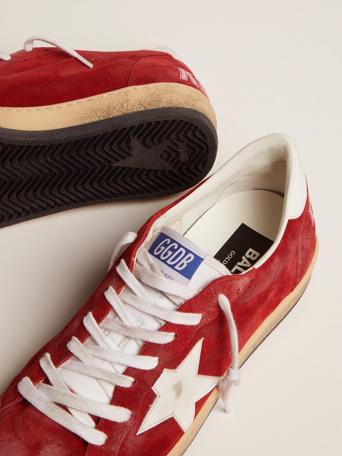 Ball Star Uomoin suede rosso con stella in pelle bianca