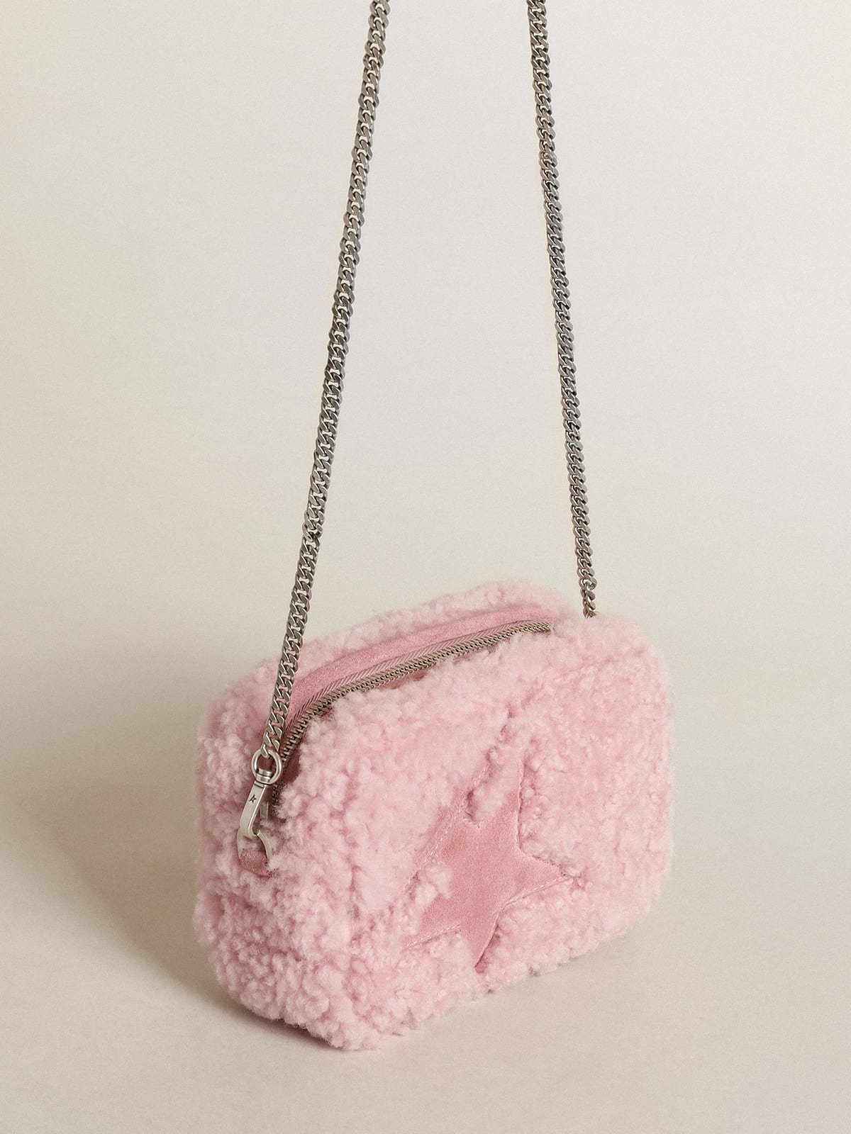 Borsa Mini Star Bag in shearling color rosa e con stella in suede