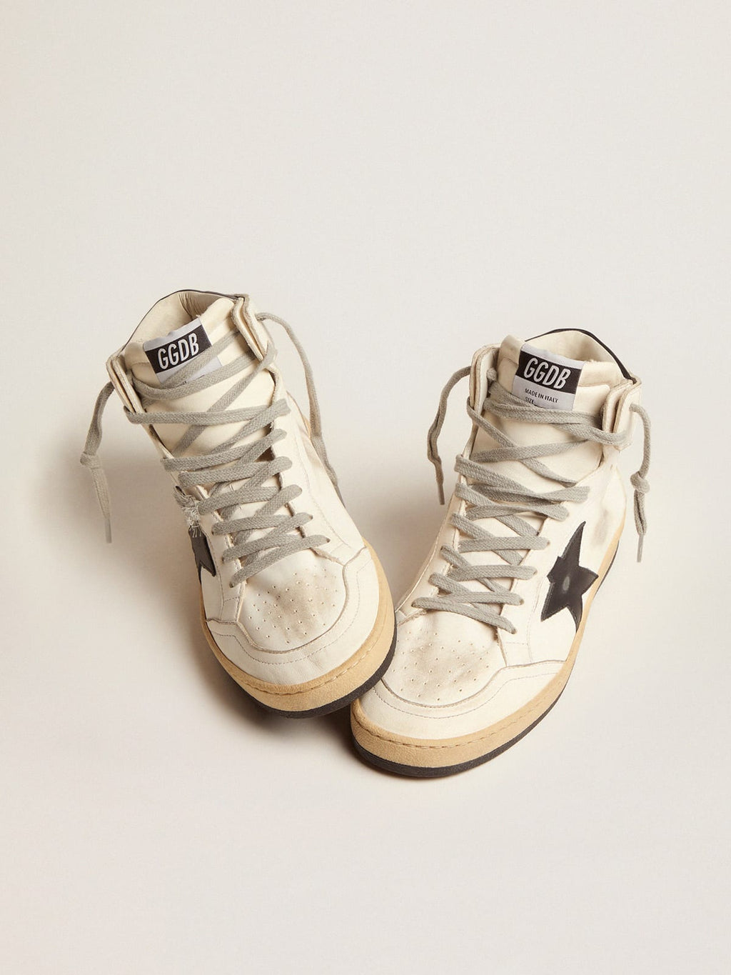 Sneaker Sky-Star donna con firma sulla caviglia e inserti in pelle nera