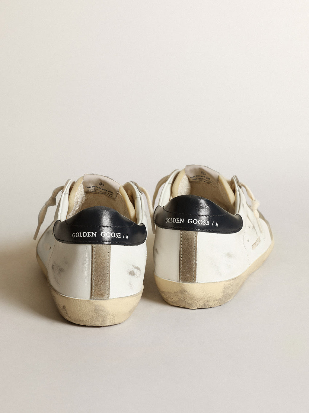 Sneaker Super-Star Uomo con stella traforata e talloncino in pelle lucida color blu notte