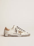 Sneaker Super-Star in pelle bianca con stella in suede color grigio ghiaccio e scritta nera a contrasto