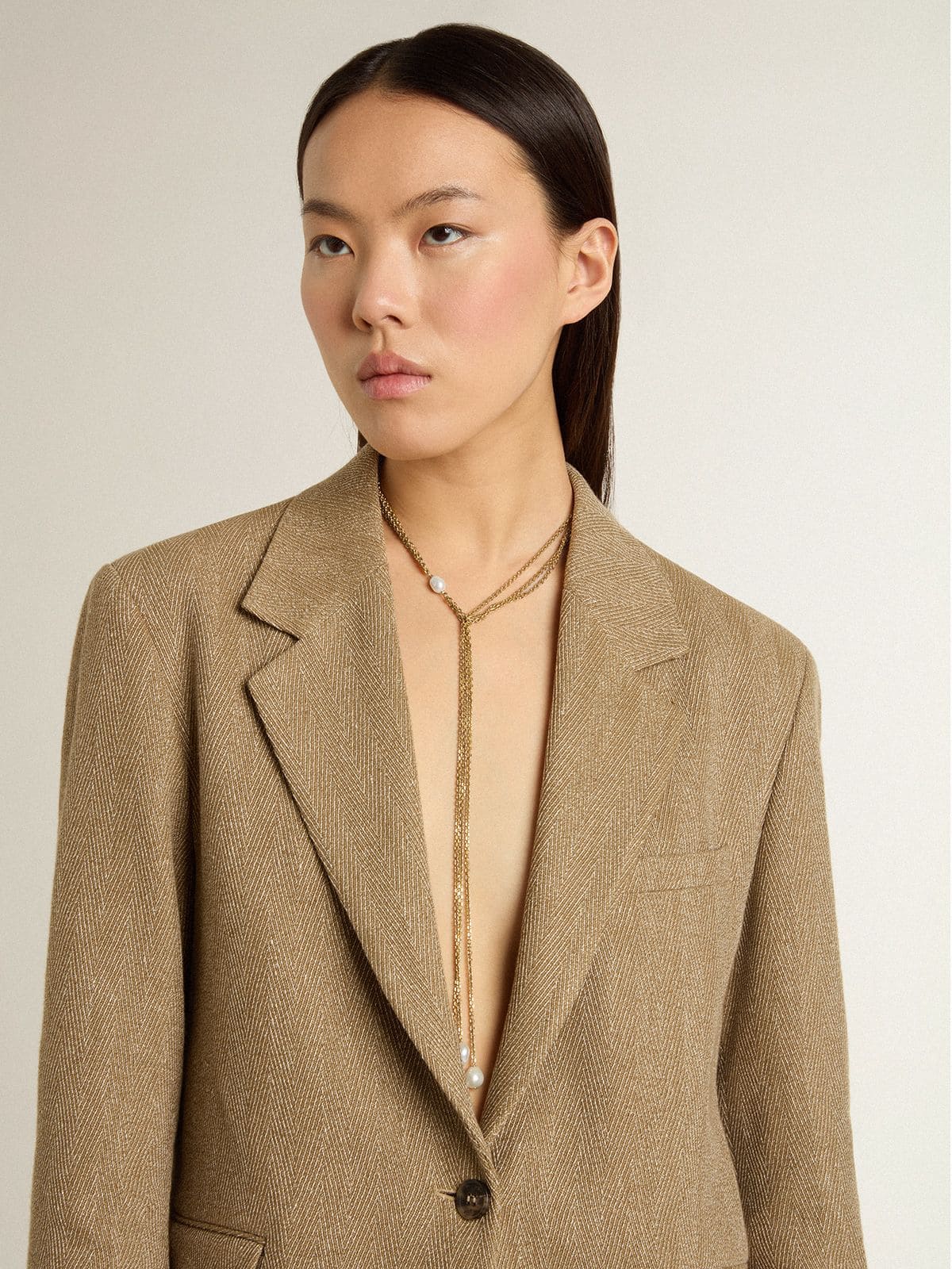 Necklace with antique gold-colored chains with pearls