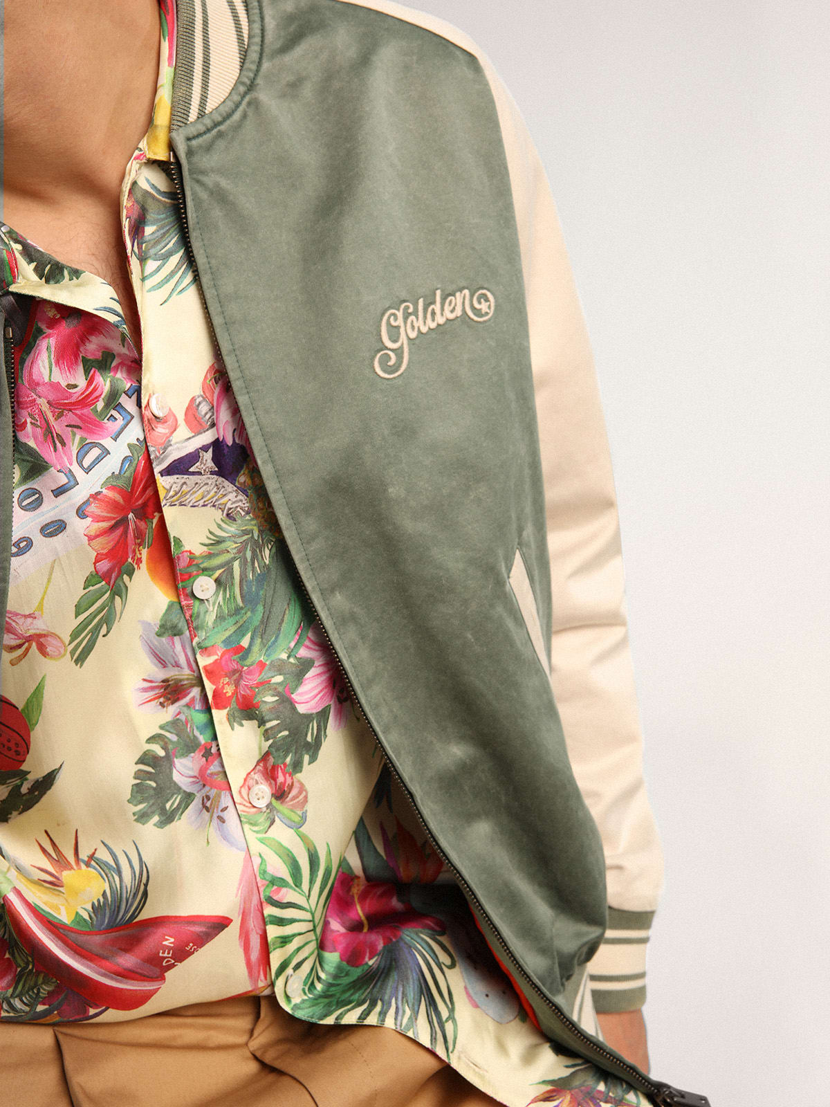 Bomber Eric verde militare e bianco Collezione Journey dall'effetto lived-in con ricamo a contrasto sul retro