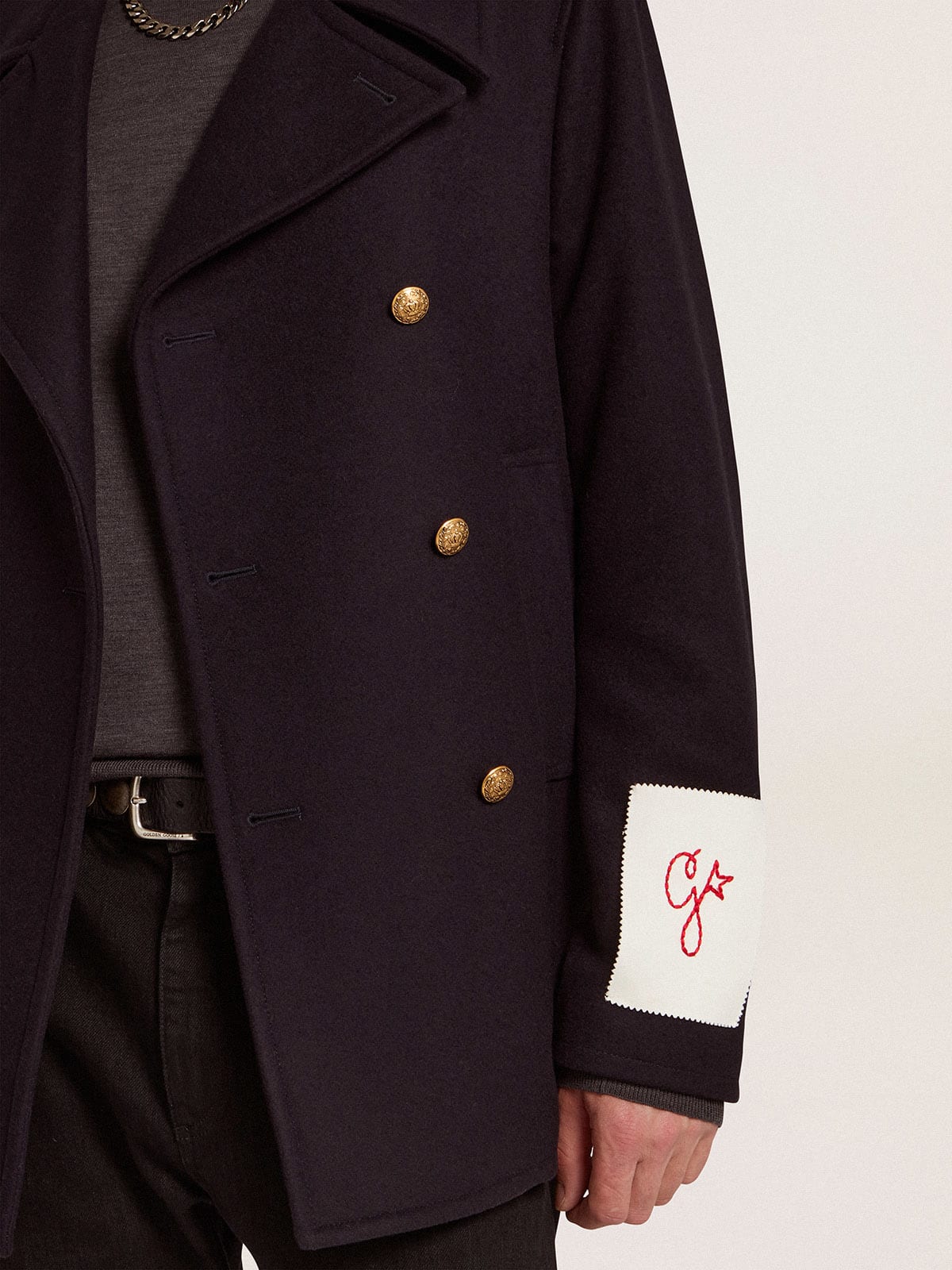 Peacoat da uomo blu scuro con bottoni araldici dorati