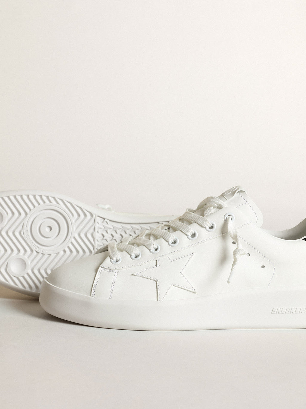 Sneaker Purestar in pelle bianca con stella ton sur ton e talloncino in cristalli Swarovski neri
