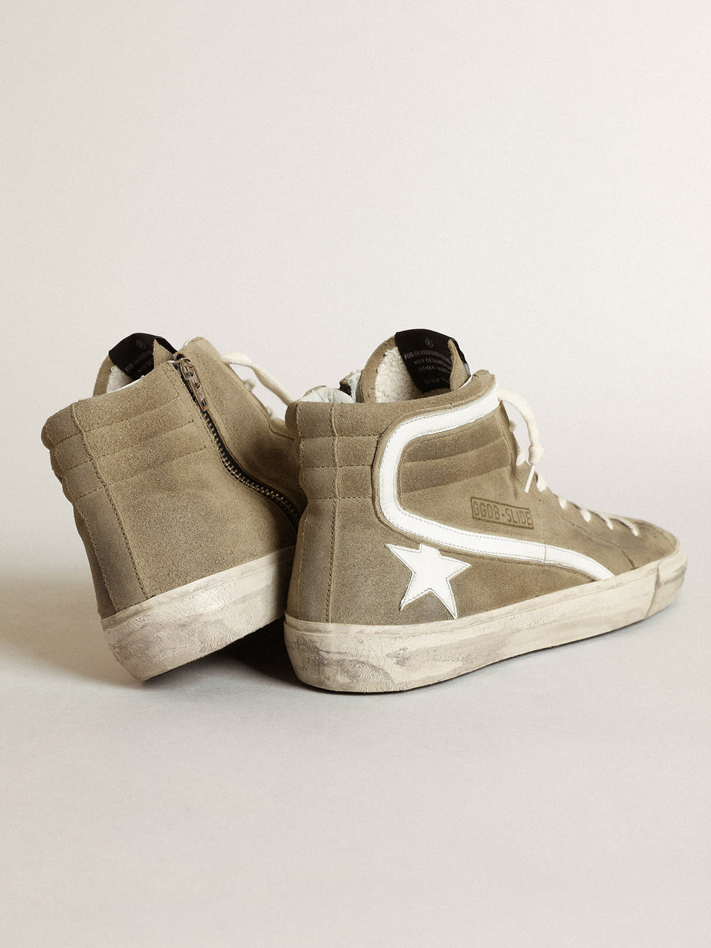 Sneaker Slide in suede verde militare con stella e virgola in pelle bianca