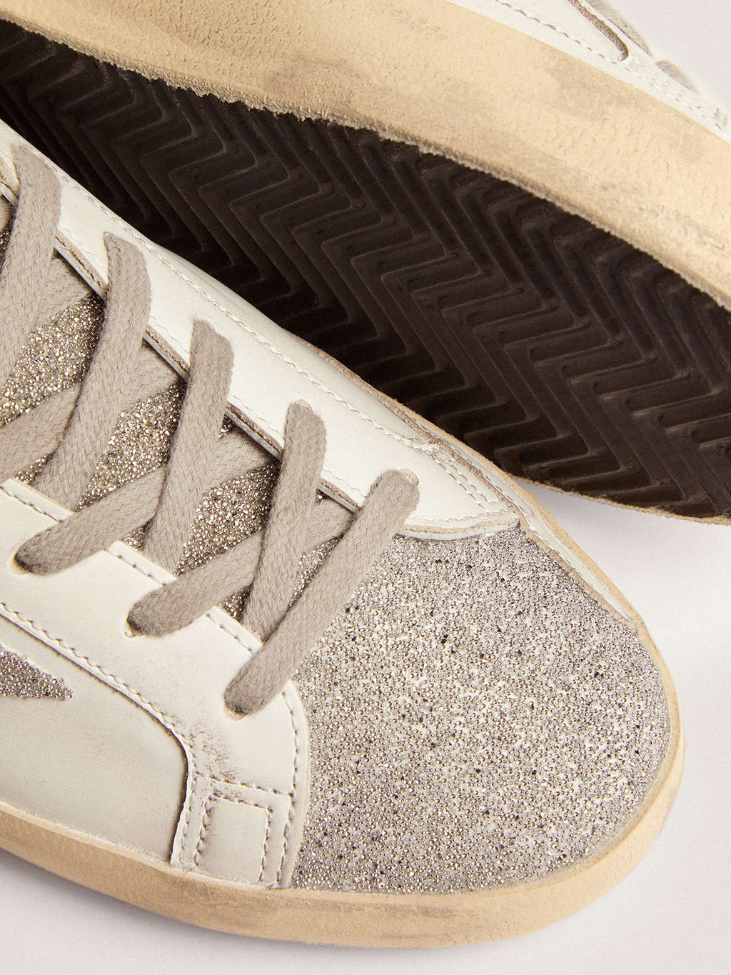 Sneaker Super-Star con tomaia in pelle bianca e inserti in cristalli Swarovski