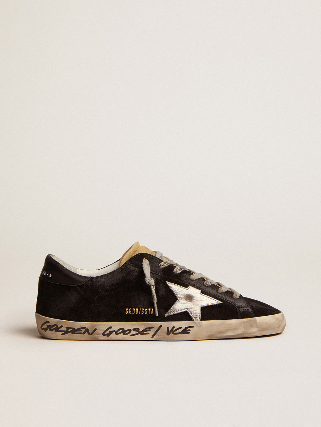 Super-Star in suede nero con stella in pelle laminata argento