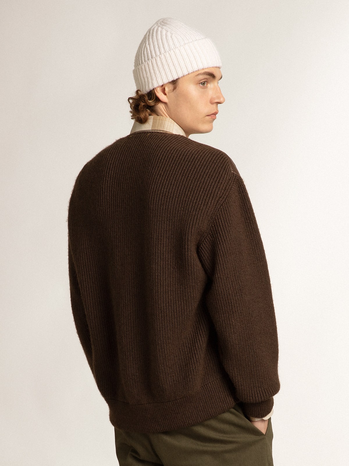 Cardigan scollo a V in pelle e maglia color cioccolato