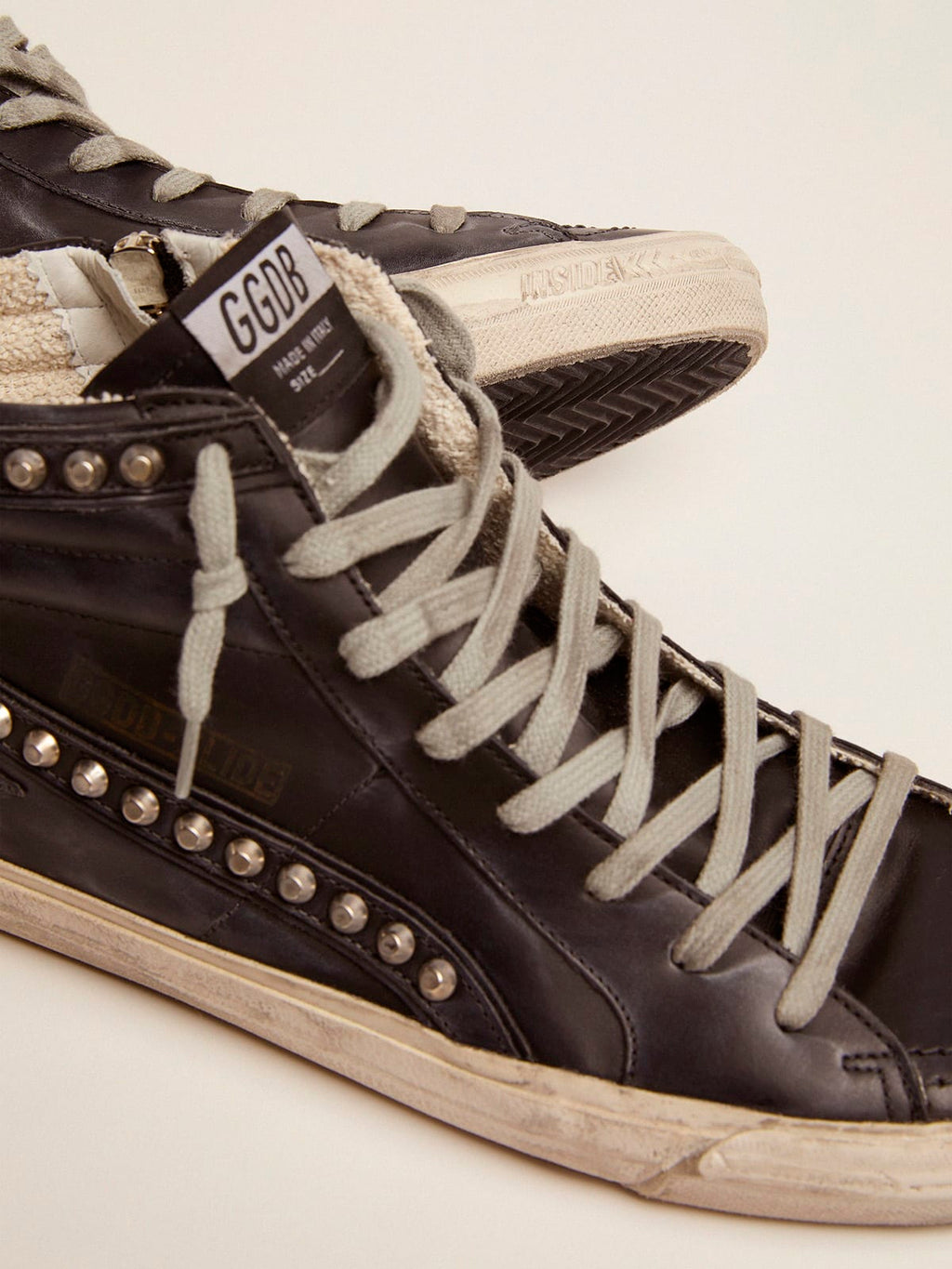 Sneakers Slide uomo con borchie applicate