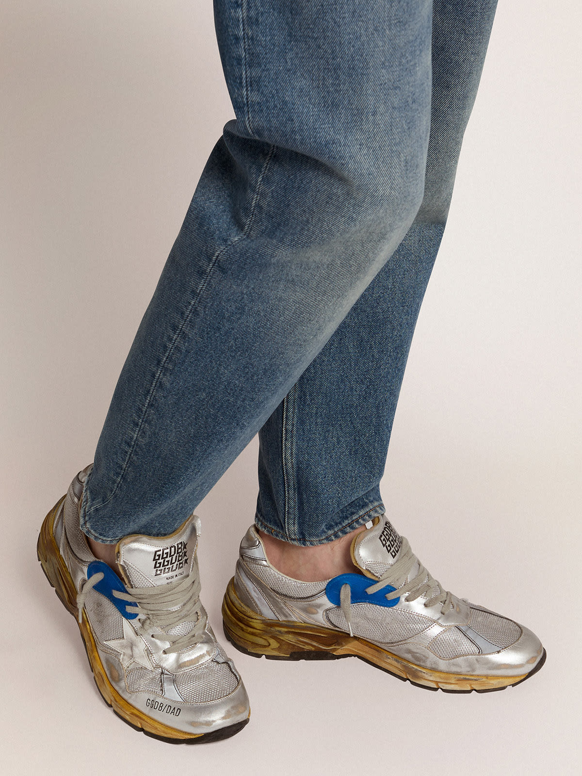 Sneaker Dad-Star color argento e finiture distressed