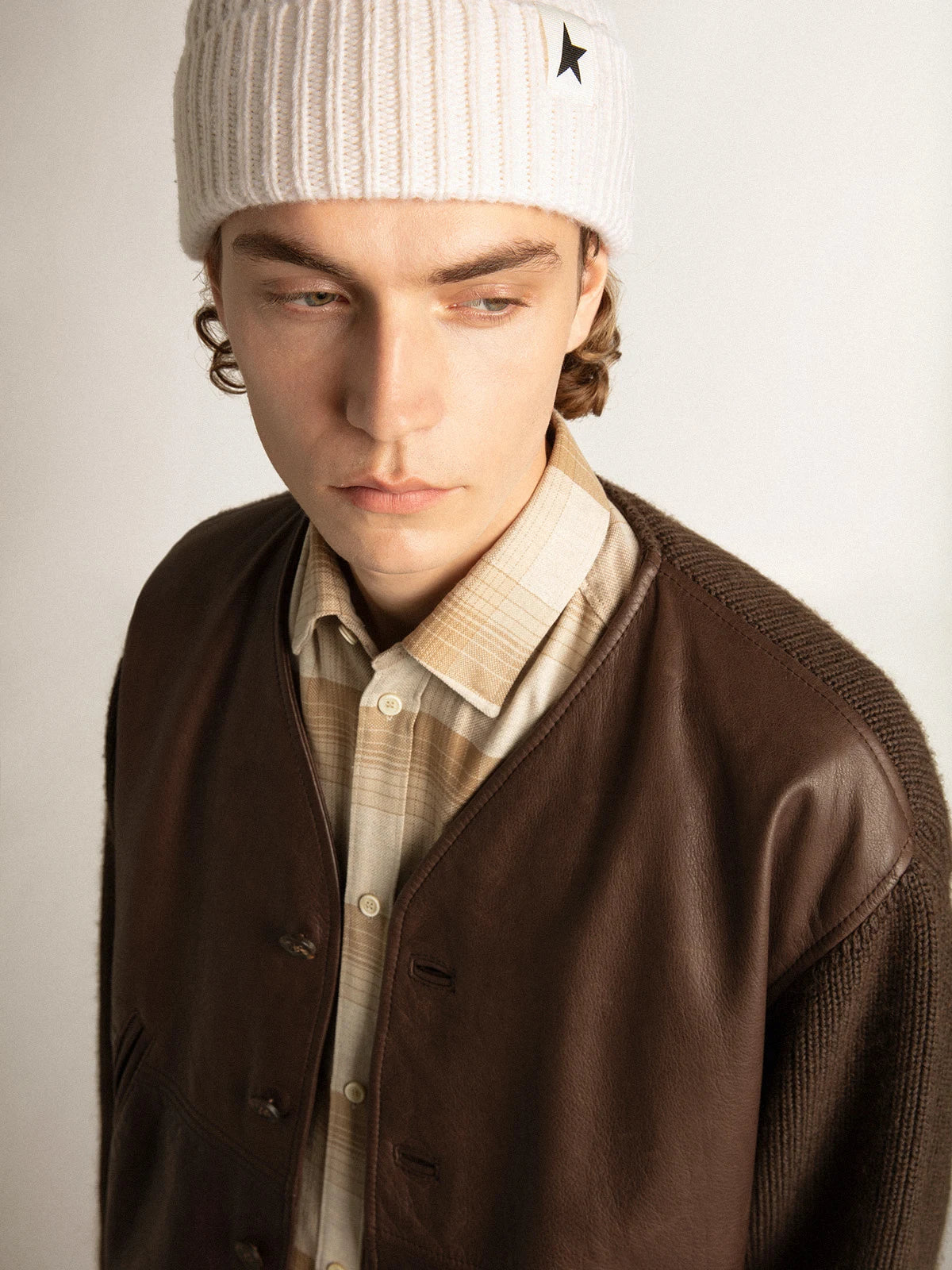 Cardigan scollo a V in pelle e maglia color cioccolato