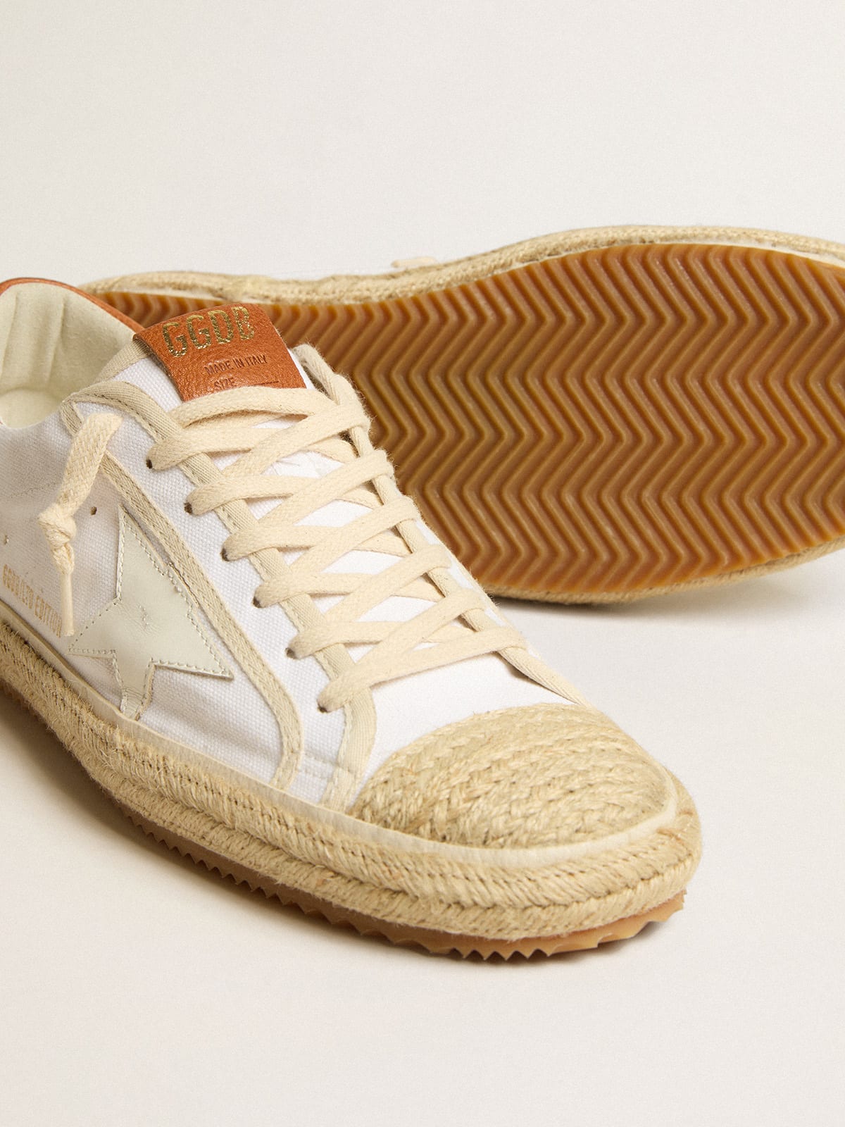 Super-Star Uomo LTD in canvas con stella in pelle bianca e punta in rafia