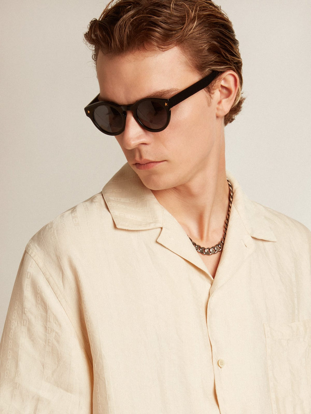 Camicia maniche corte in lino di color pergamena