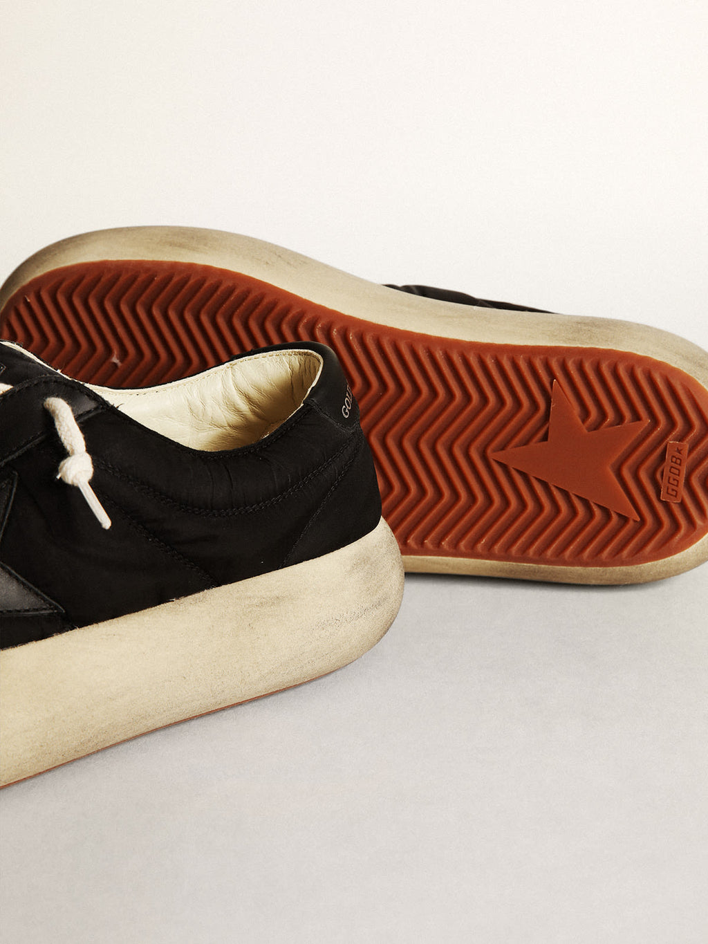 Scarpe Space-Star Donna in nylon nero con stella e talloncino in pelle nera