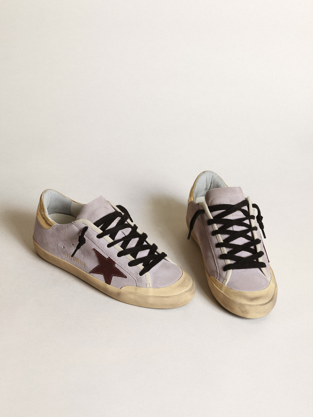Super-Star in suede lilla con stella marrone e talloncino dorato
