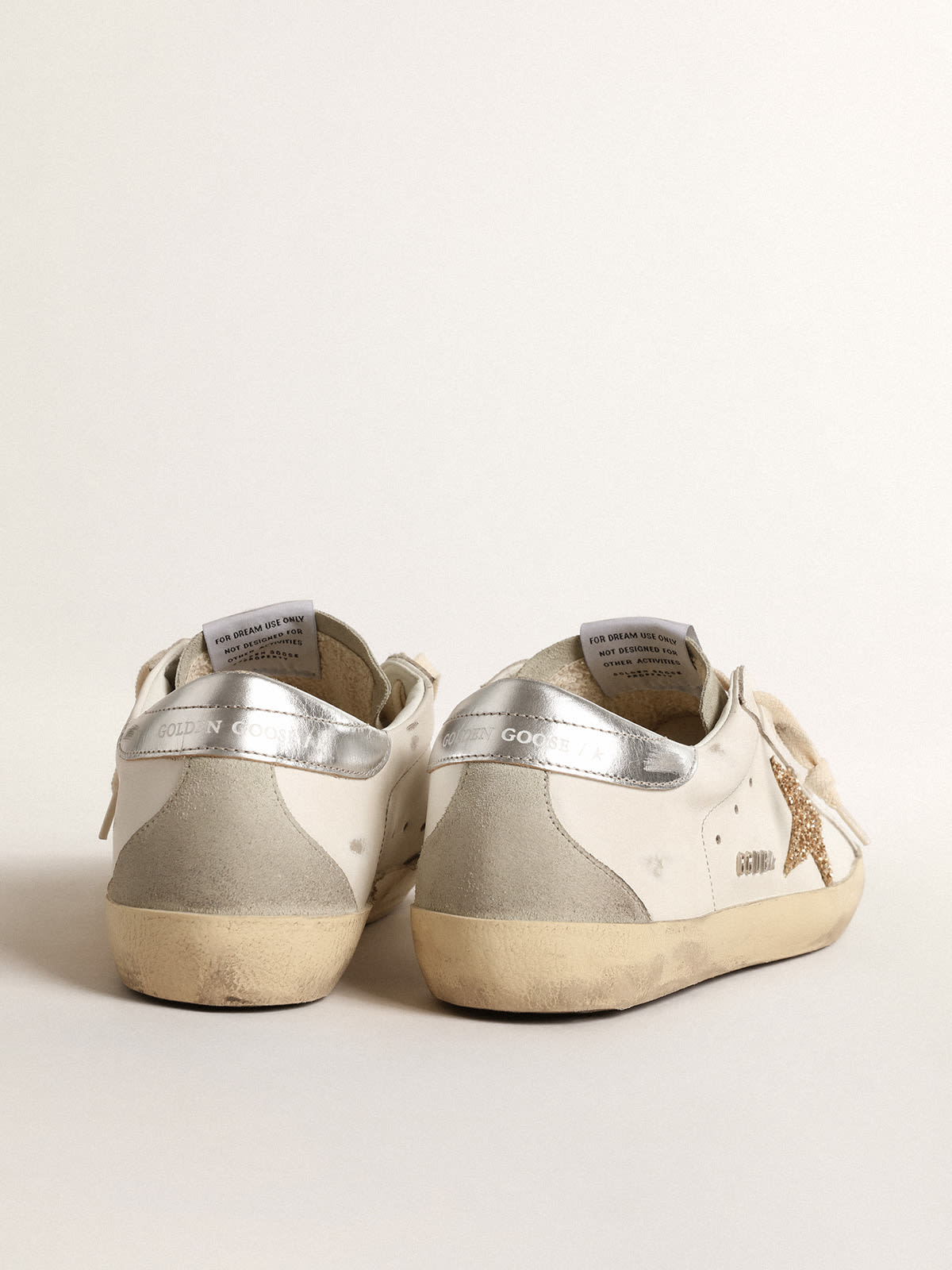 Super-Star con stella in glitter oro e inserti in suede ghiaccio