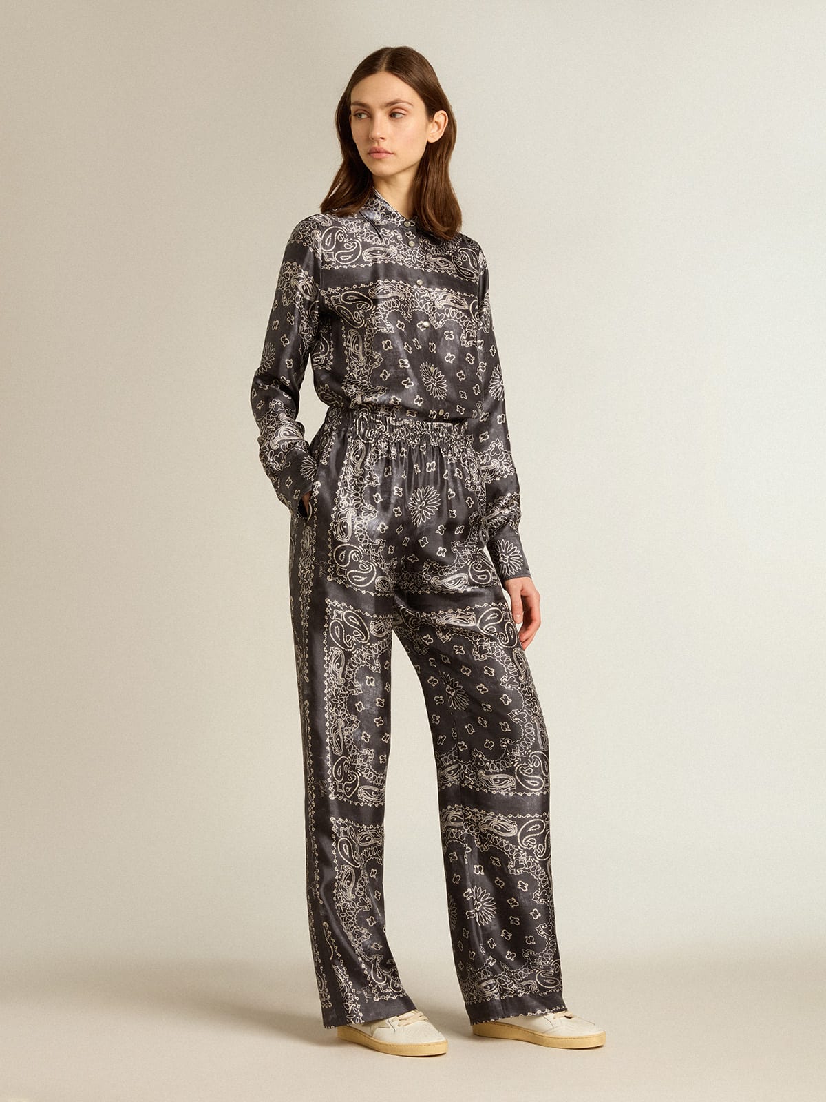 Camicia pigiama di colore antracite con stampa paisley