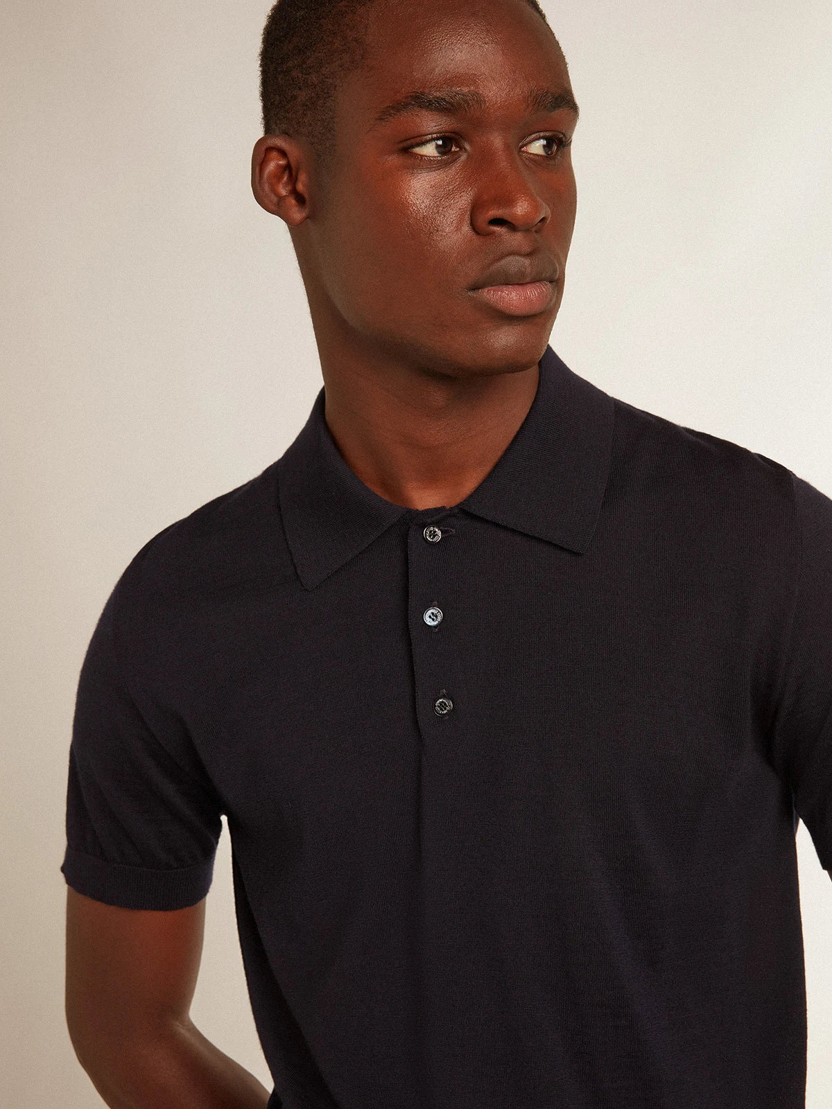 Polo maniche corte da uomo in lana merino di colore blu navy
