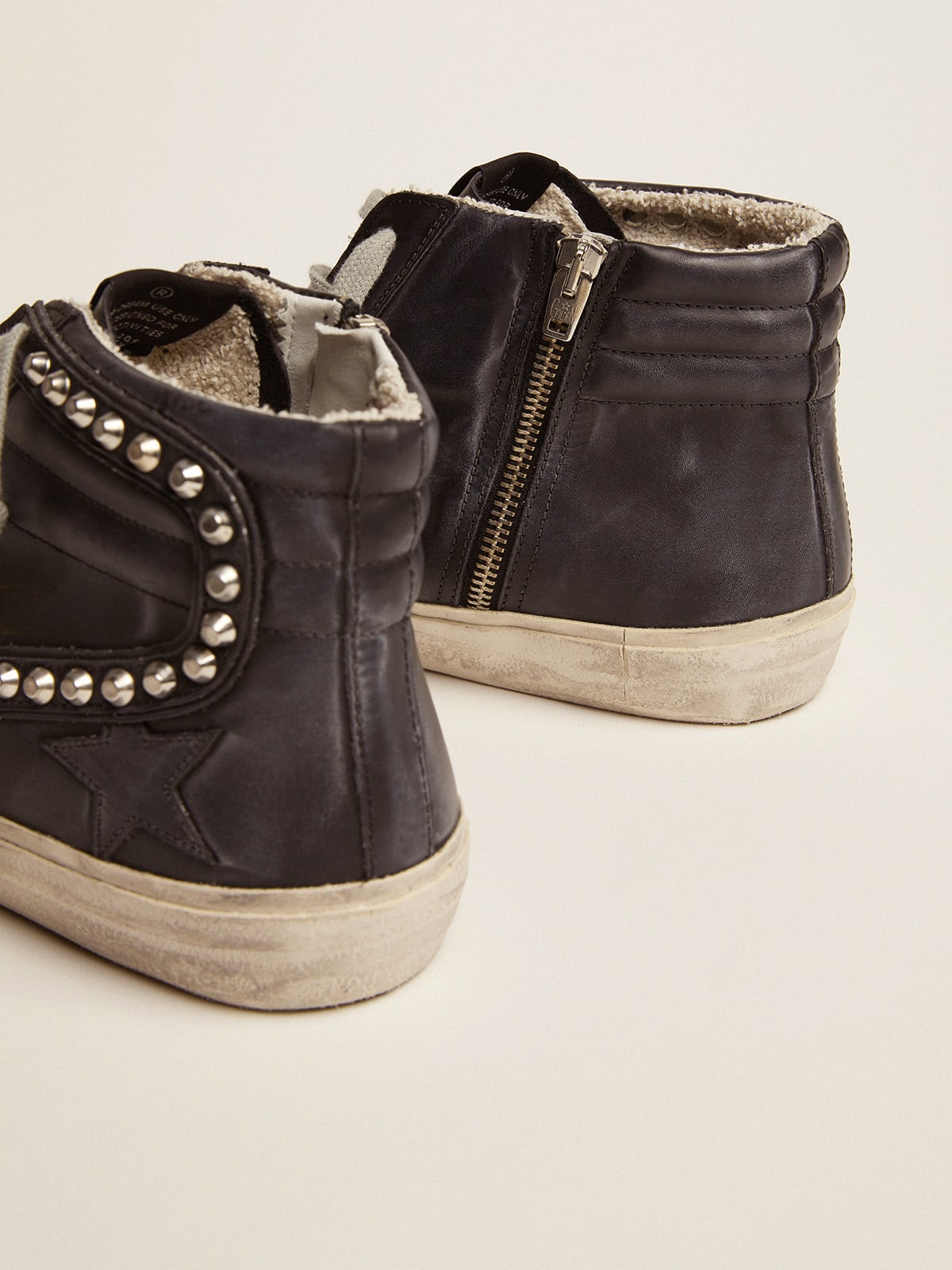 Sneakers Slide uomo con borchie applicate