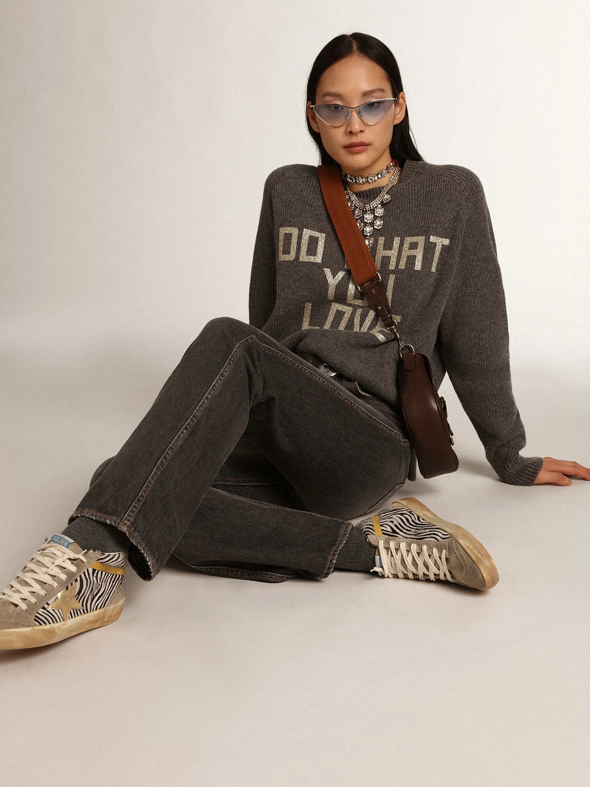Maglioncino girocollo Collezione Journey color grigio mélange con scritta in glitter