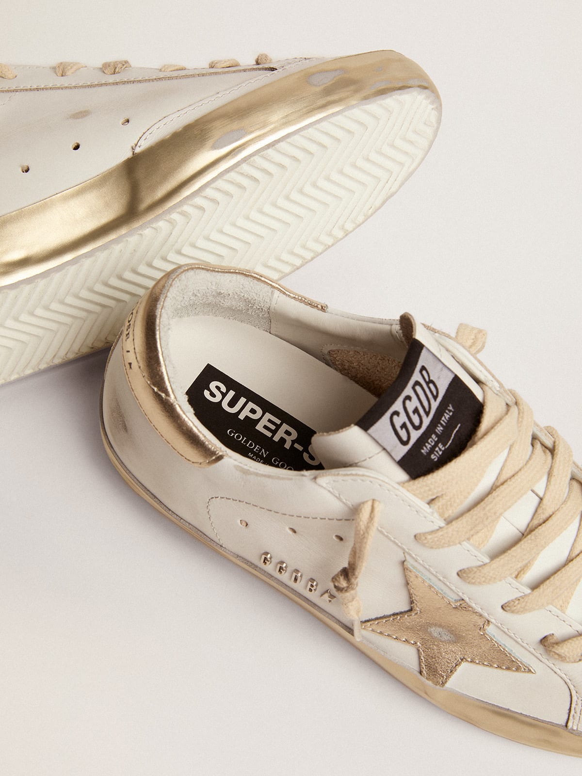 Sneakers Super-Star donna con foxing sparkle dorato e metal studs lettering