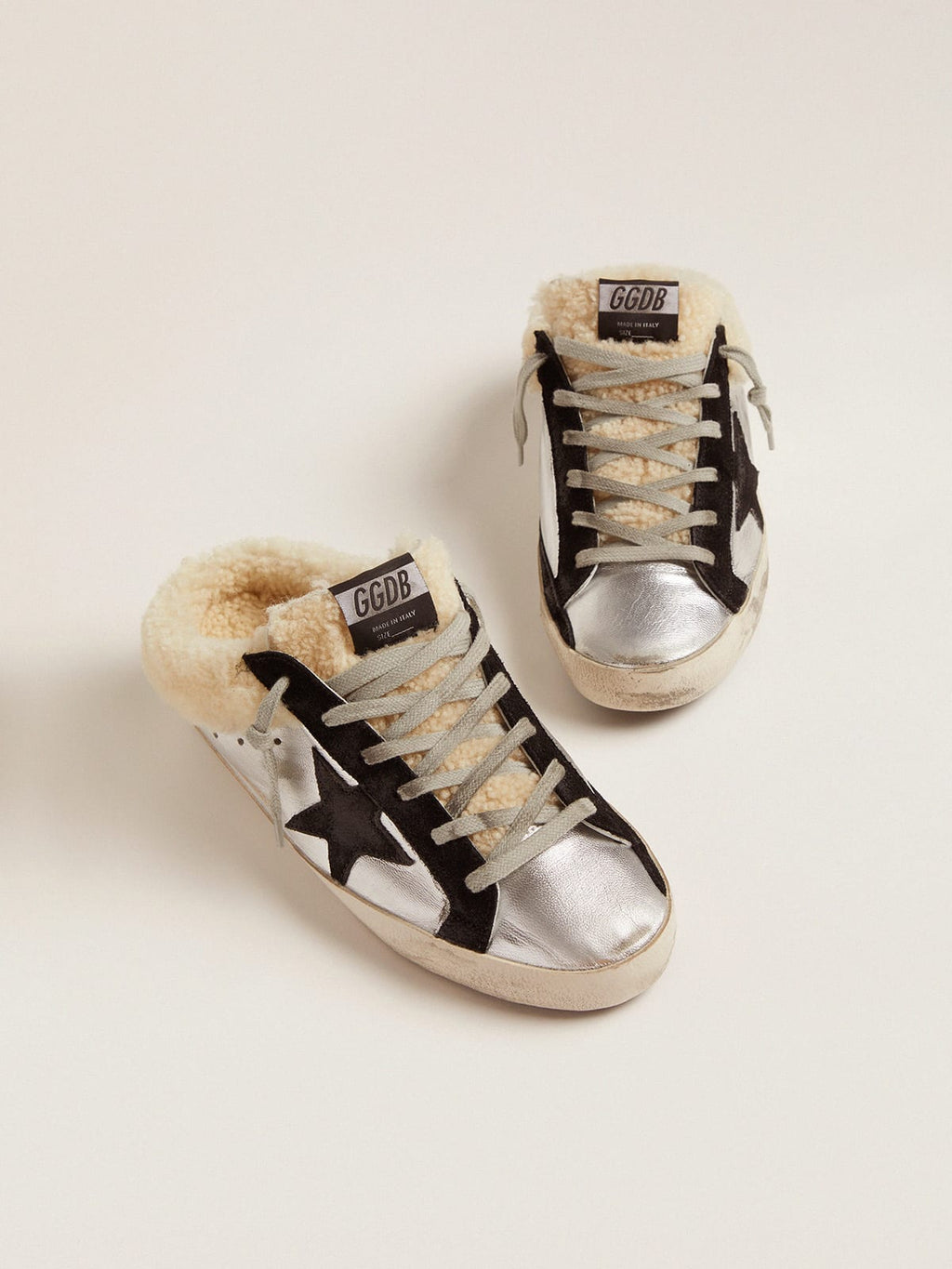 Super-Star Sabot in pelle laminata color argento con stella in suede nero