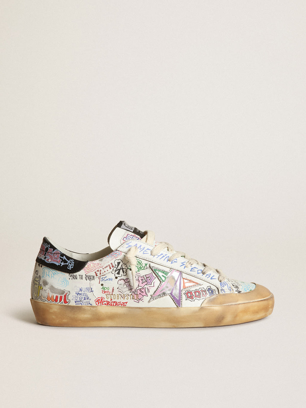 Sneaker Super-Star Penstar donna in pelle bianca con scritte multicolori all-over