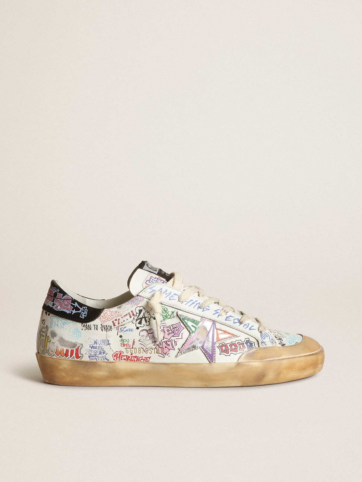 Sneaker Super-Star Penstar donna in pelle bianca con scritte multicolori all-over