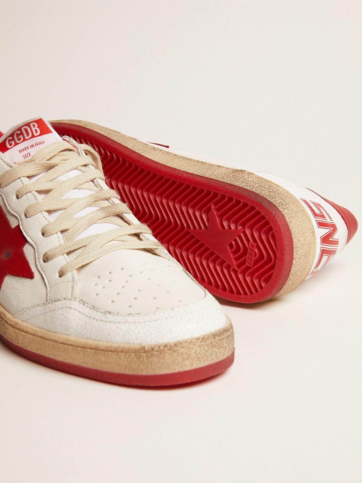 Sneakers Ball Star bianche in pelle con stella e talloncino rossi
