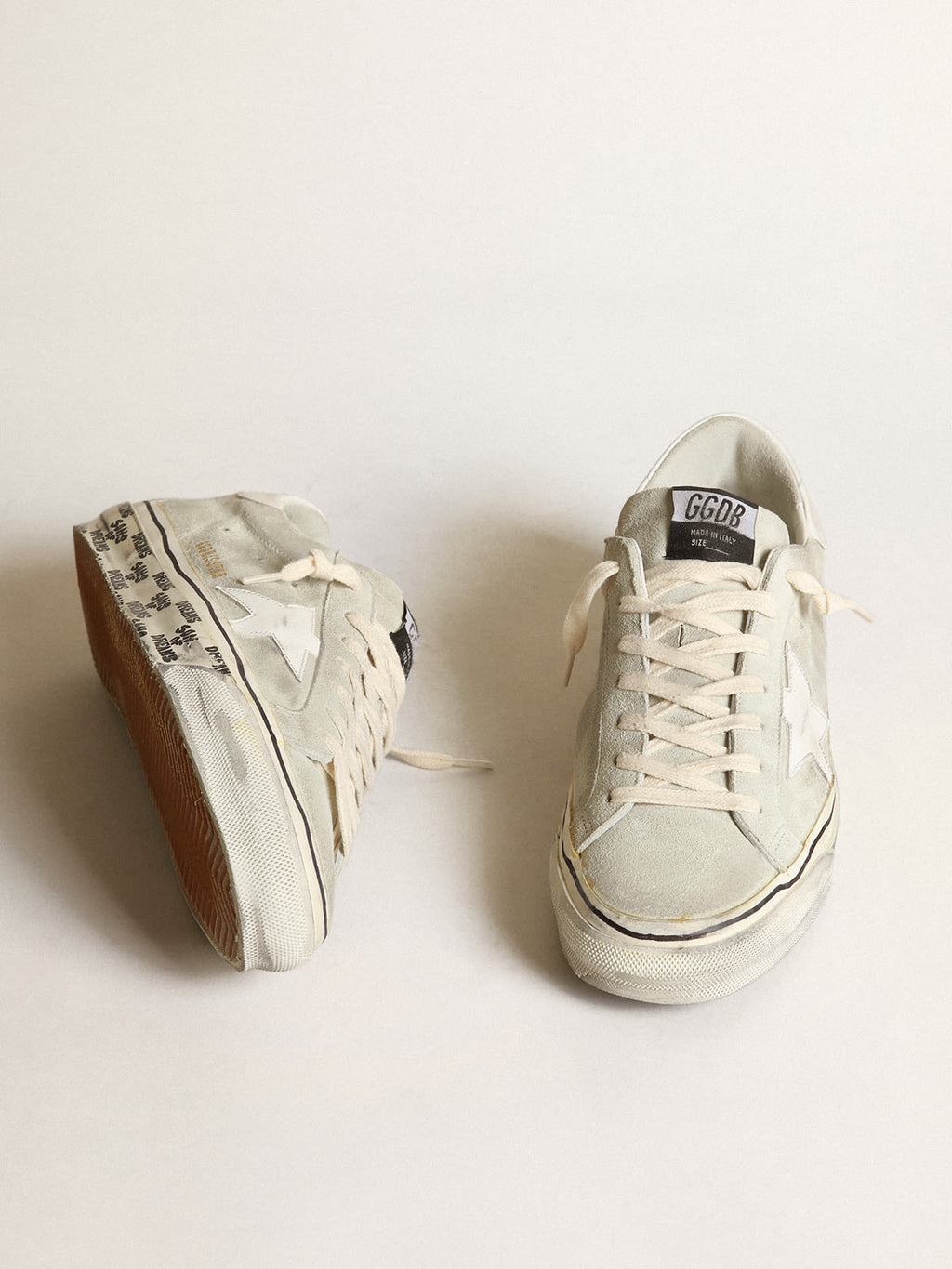Sneaker Super-Star in suede color grigio ghiaccio con stella e talloncino in pelle bianca