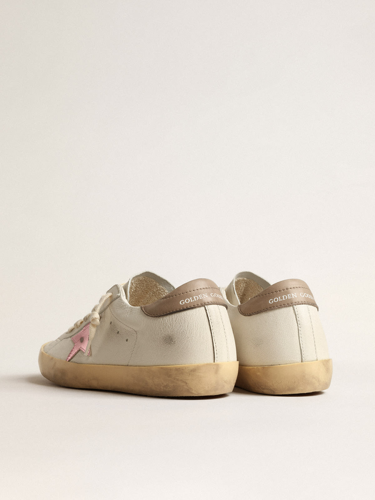 Super-Star in nappa bianca con stella in pelle laminata rosa