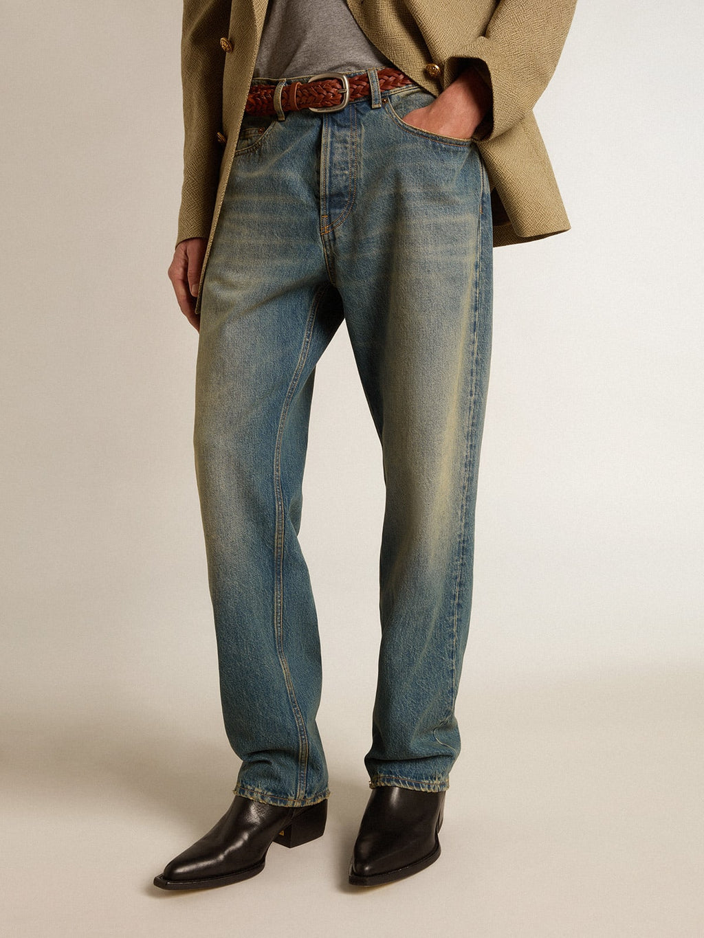Jeans blu dal trattamento lived-in