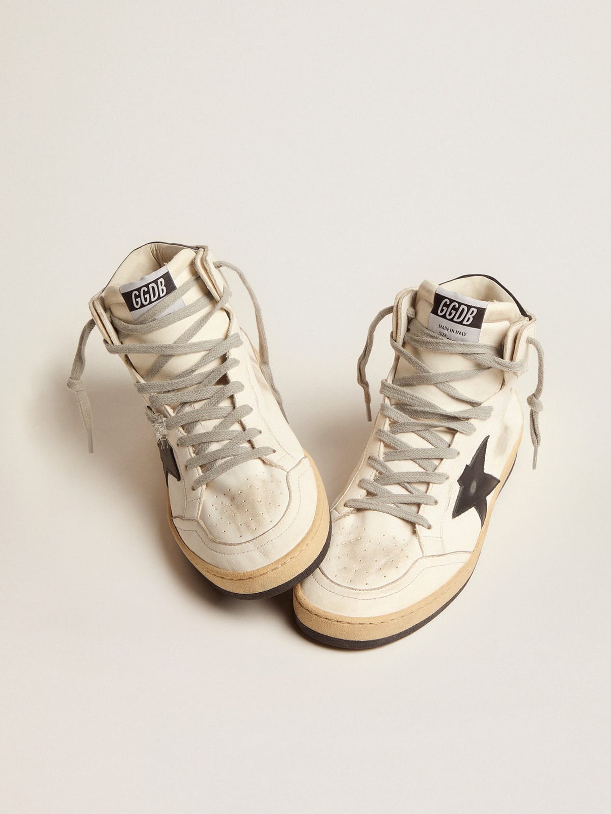 Sneaker Sky-Star uomo con firma sulla caviglia e inserti in pelle nera