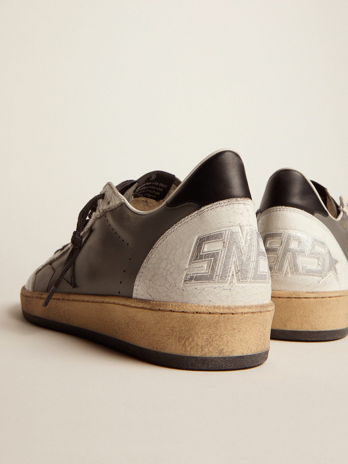 Ball Star in pelle grigia con stella e talloncino in pelle nera