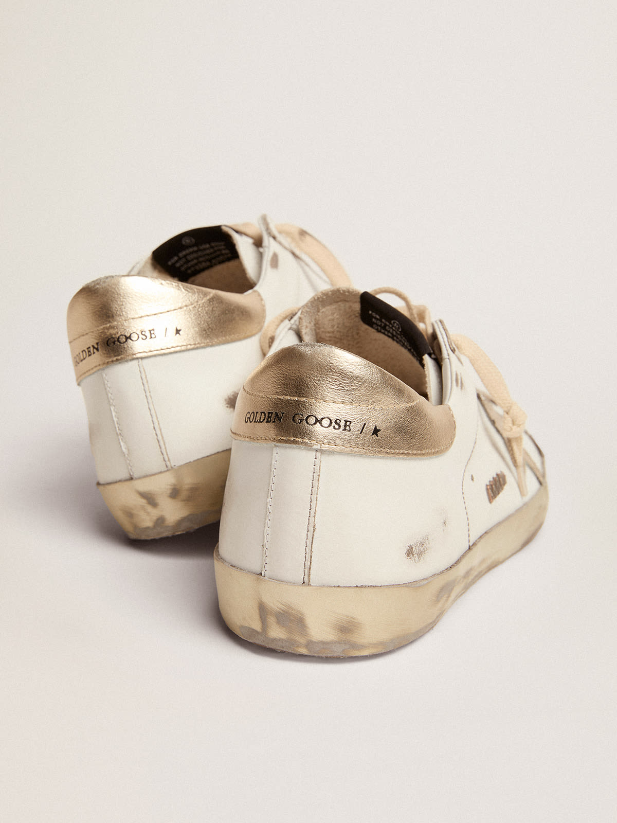 Sneakers Super-Star uomo con foxing sparkle dorato e metal studs lettering