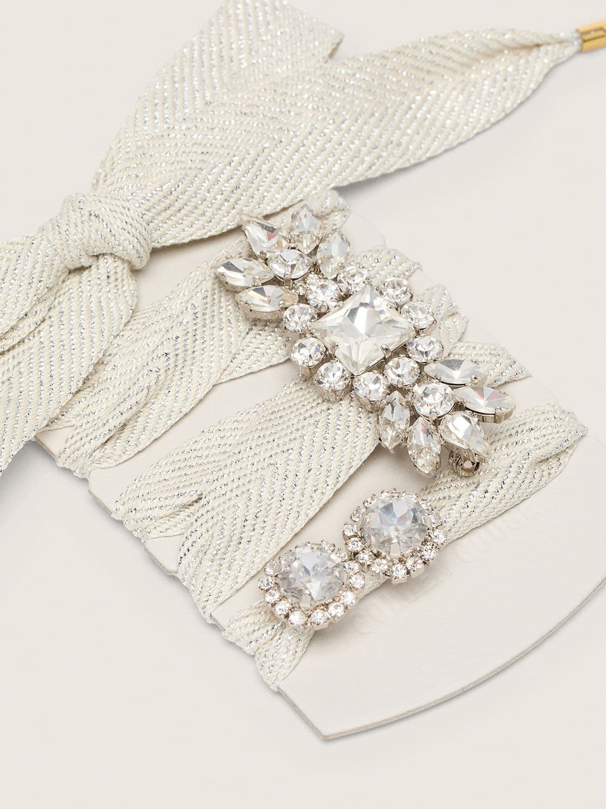 Skins "Sparkling" cream and silver herringbone laces embellished with two charms