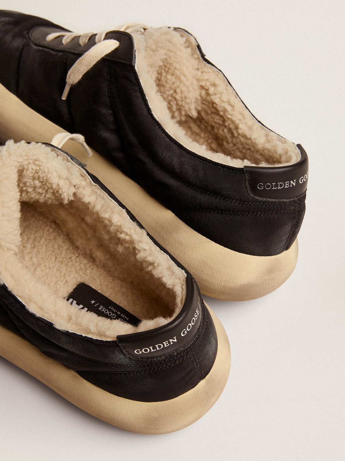 Scarpe Space-Star Donna in nylon nero trapuntato e fodera in shearling