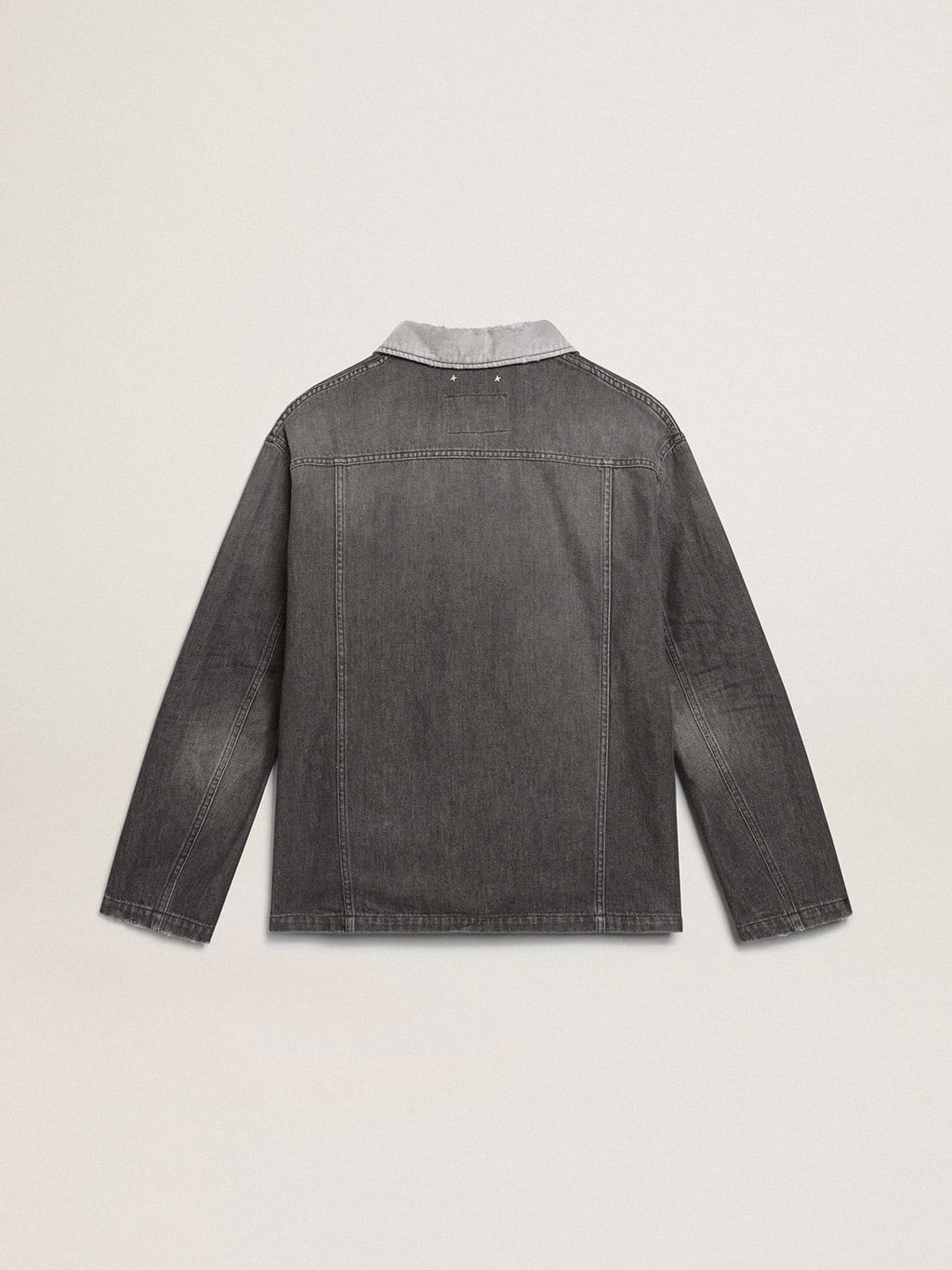 Camicia denim di colore nero con patch